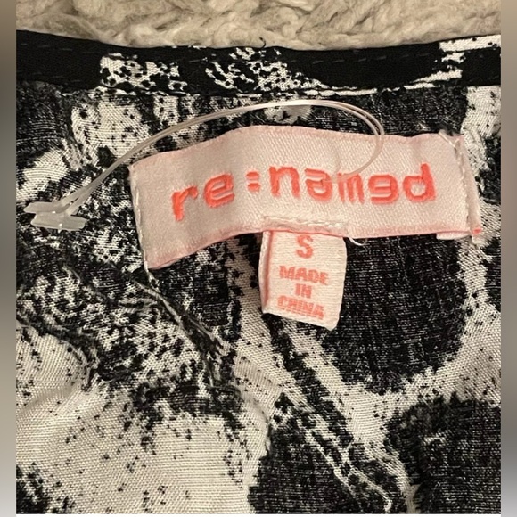 RENAMED black white sleeveless crop top small S - Picture 2 of 5